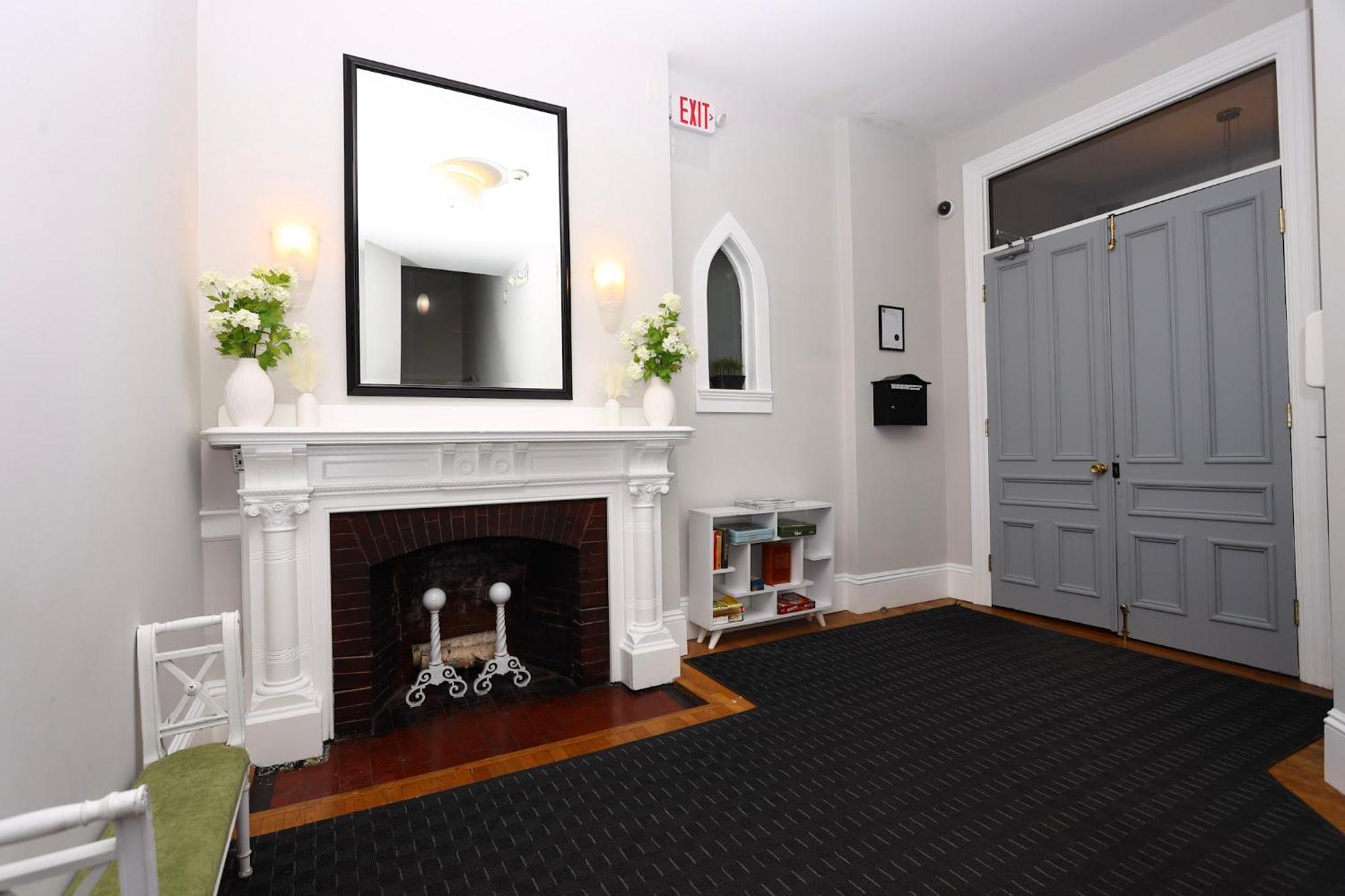 Stylish Studio On Newbury St #3 Boston Exterior photo