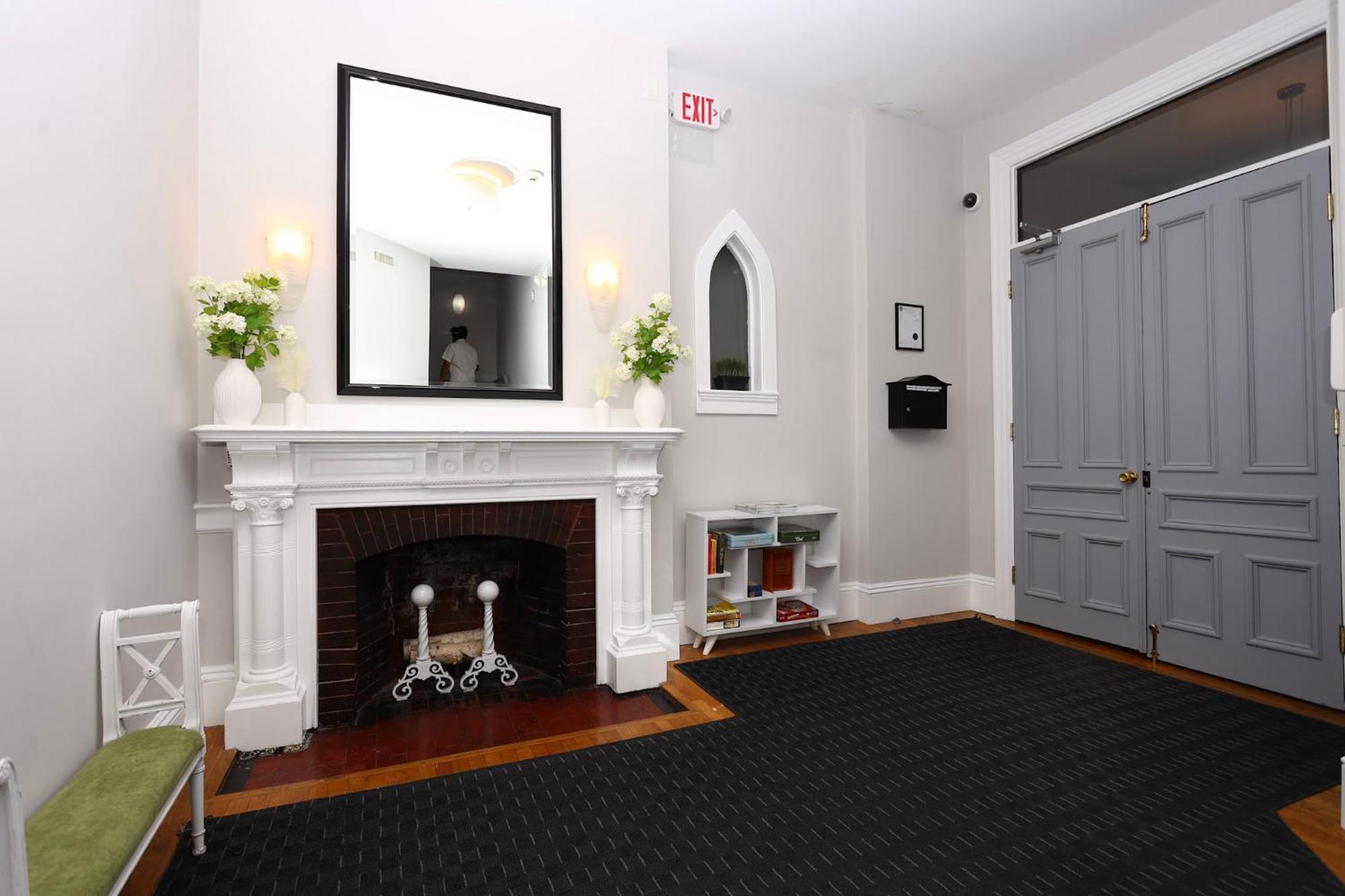 Stylish Studio On Newbury St #3 Boston Exterior photo