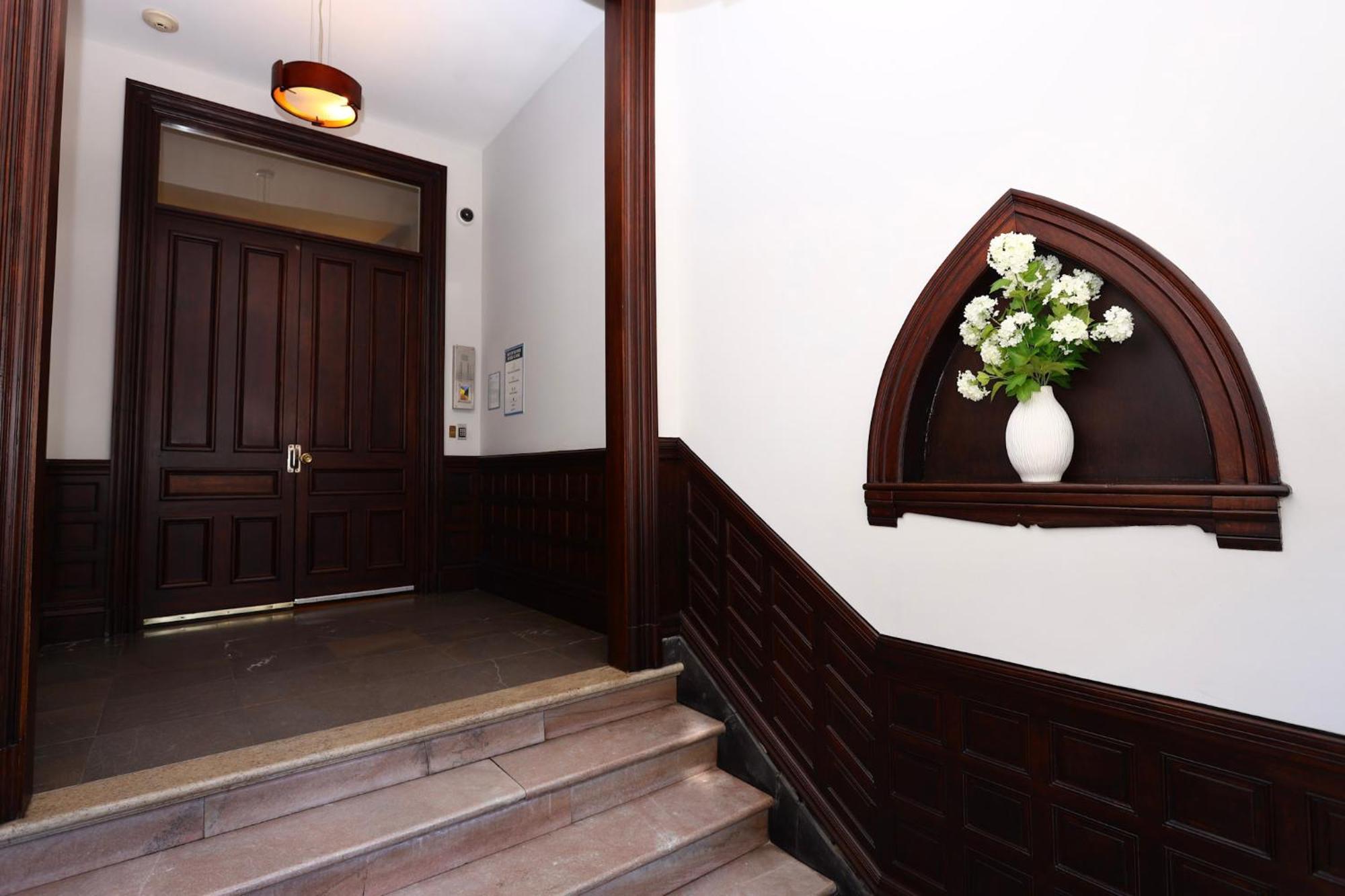Stylish Studio On Newbury St #3 Boston Exterior photo